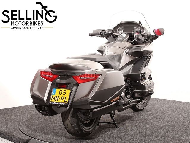 honda - gl-1800-goldwing-bagger