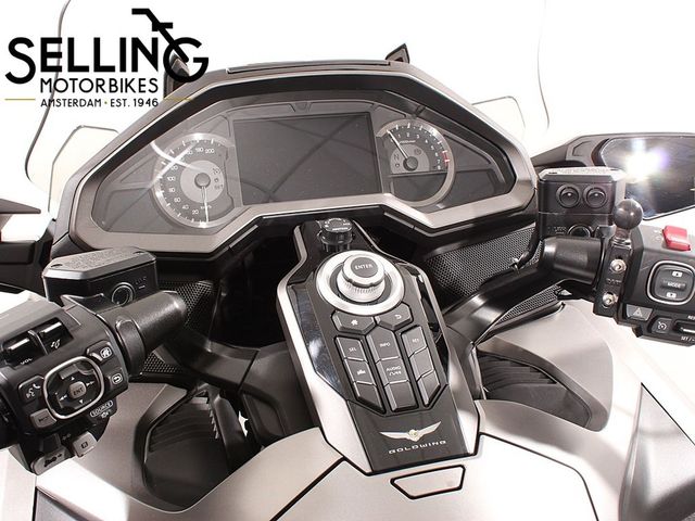 honda - gl-1800-goldwing-bagger