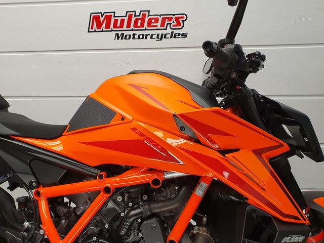 ktm - 1390-super-duke-r