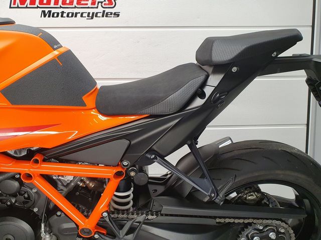 ktm - 1390-super-duke-r