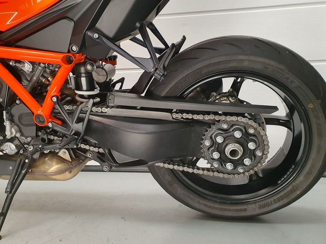 ktm - 1390-super-duke-r
