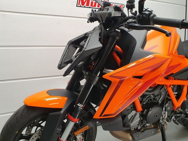 ktm - 1390-super-duke-r