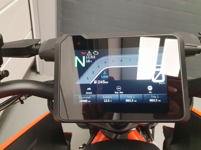 ktm - 1390-super-duke-r