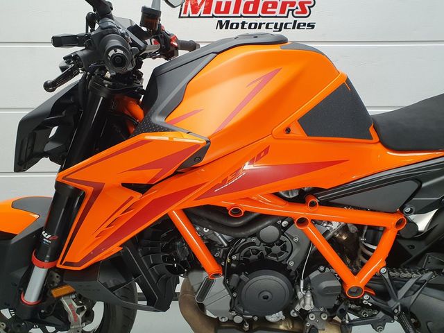 ktm - 1390-super-duke-r