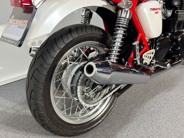 triumph - thruxton-900