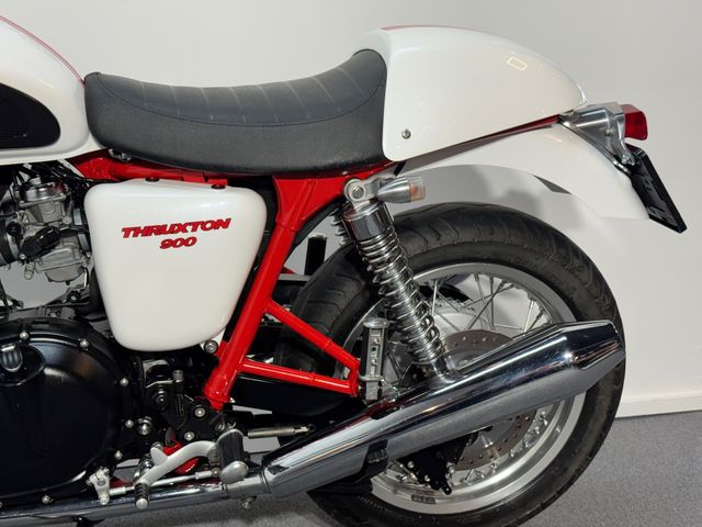 triumph - thruxton-900