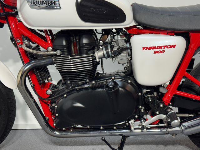 triumph - thruxton-900