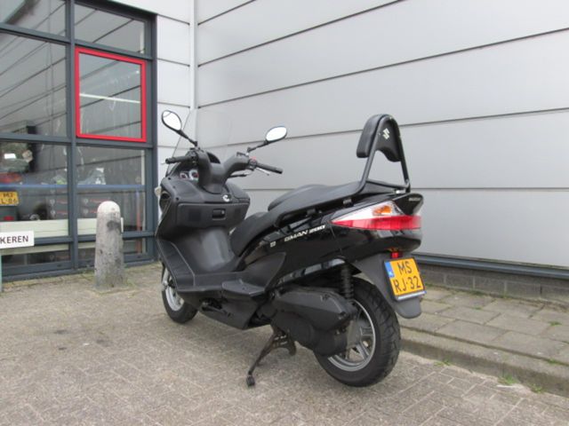 suzuki - uh-200