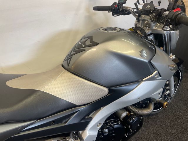 suzuki - gsr-600