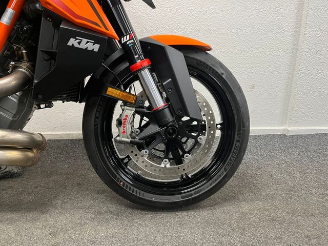 ktm - 1390-super-duke-r