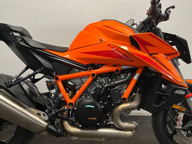 ktm - 1390-super-duke-r
