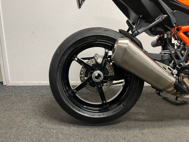 ktm - 1390-super-duke-r