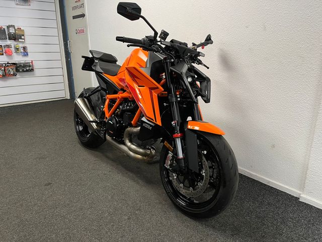 ktm - 1390-super-duke-r