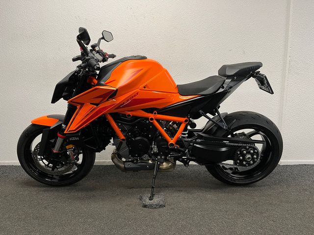 ktm - 1390-super-duke-r