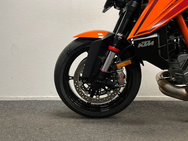 ktm - 1390-super-duke-r