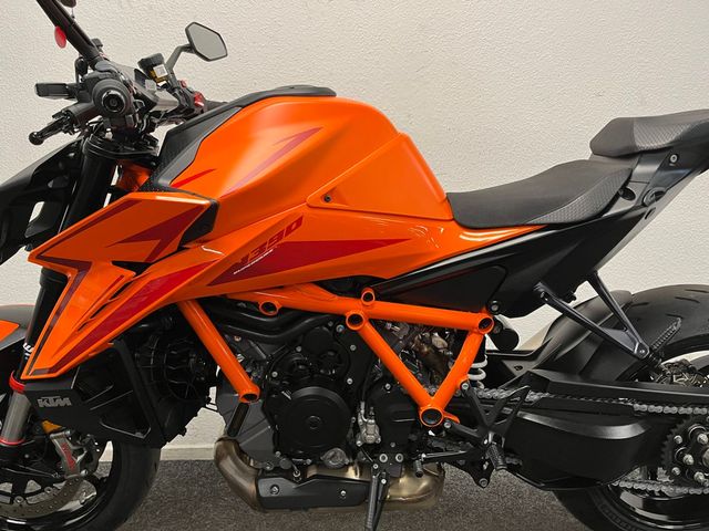 ktm - 1390-super-duke-r