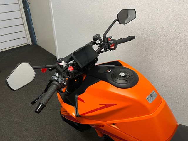 ktm - 1390-super-duke-r