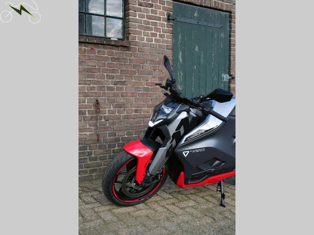 ULTRAVIOLETTE - f-77-mach-2