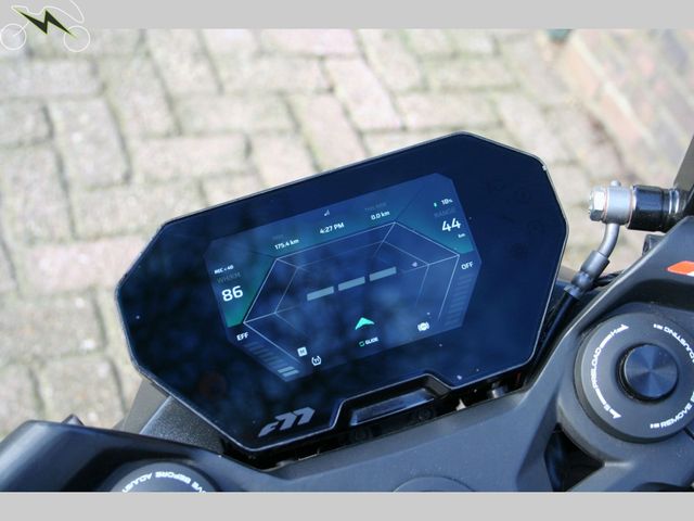 ULTRAVIOLETTE - f-77-mach-2