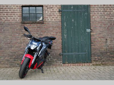ULTRAVIOLETTE F 77 MACH 2  – foto 4