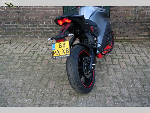 ULTRAVIOLETTE - f-77-mach-2