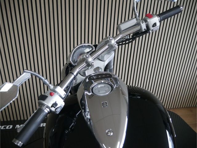 suzuki - m-1500-intruder