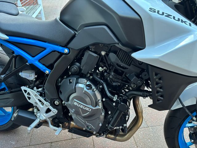 suzuki - gsx-8s