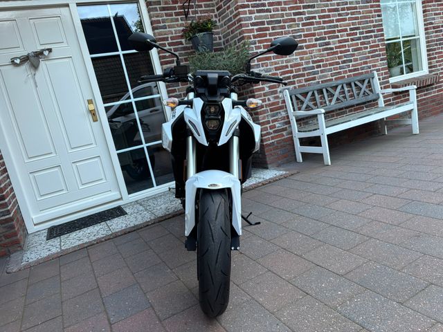 suzuki - gsx-8s
