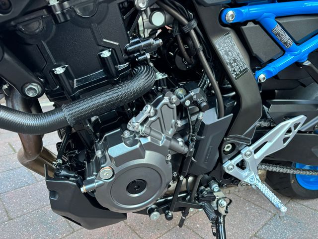 suzuki - gsx-8s