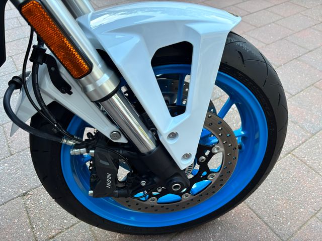 suzuki - gsx-8s
