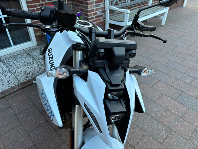 suzuki - gsx-8s