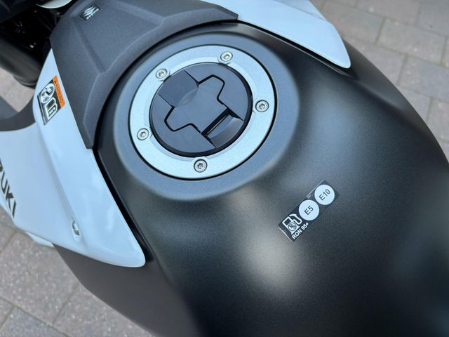 suzuki - gsx-8s