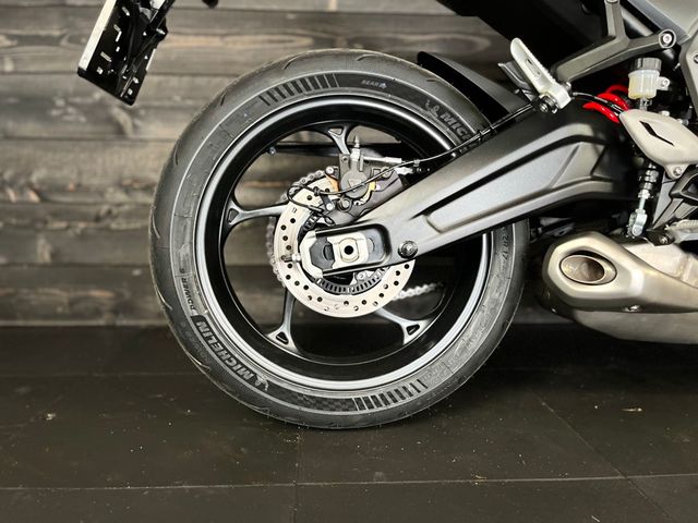 triumph - daytona-660