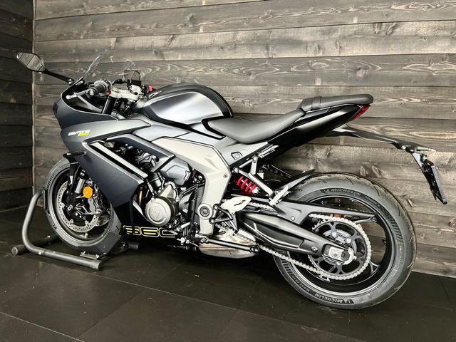 triumph - daytona-660