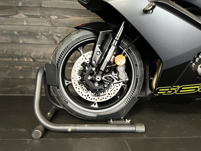 triumph - daytona-660