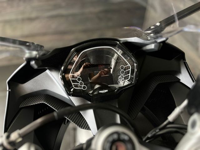 triumph - daytona-660