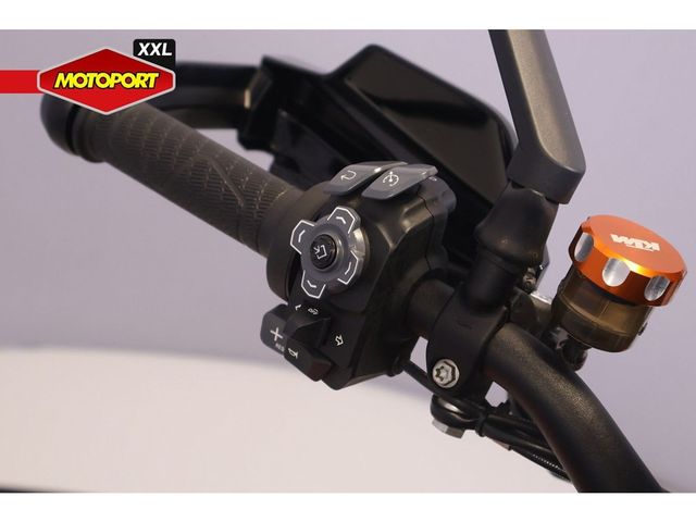 ktm - 1290-super-duke-r