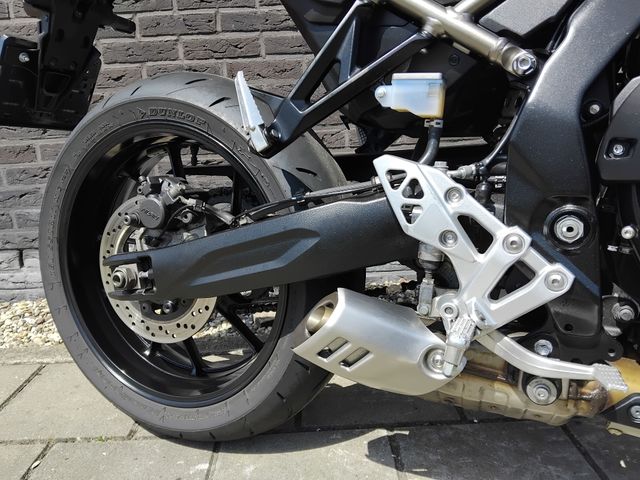 suzuki - gsx-8t
