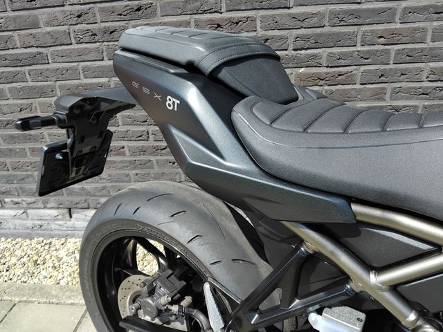 suzuki - gsx-8t