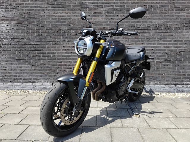 suzuki - gsx-8t