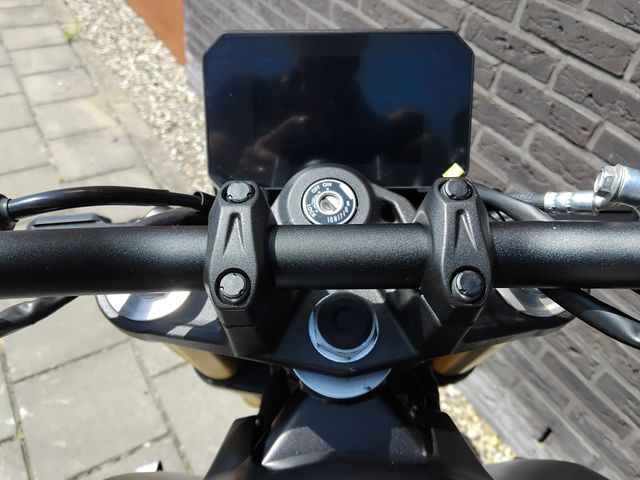 suzuki - gsx-8t