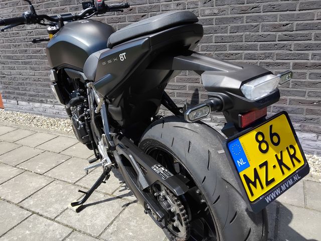 suzuki - gsx-8t