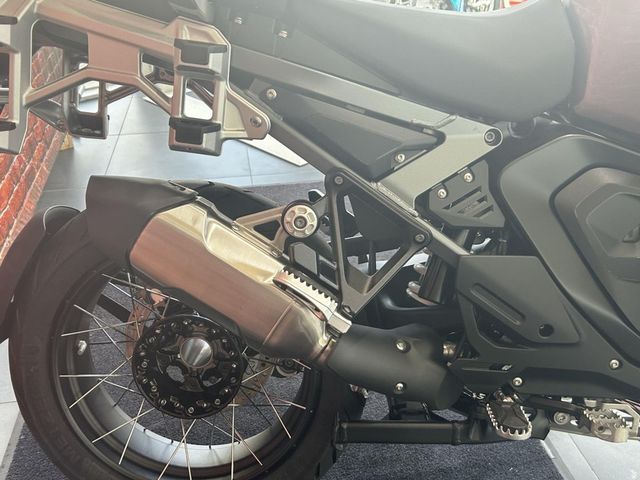 bmw - r-1300-gs-adventure-triple-black