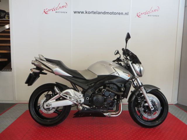 suzuki - gsr-600