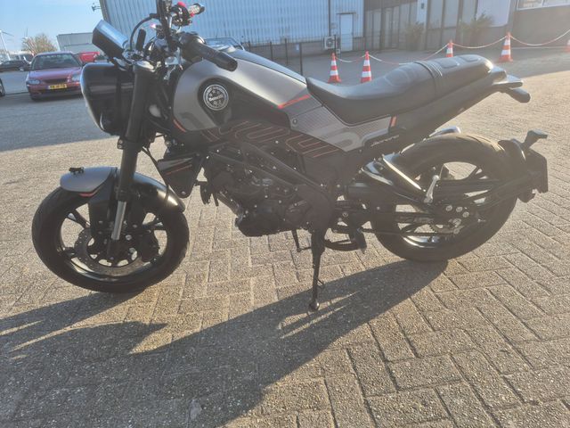 benelli - leoncino-125