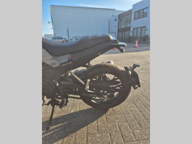 benelli - leoncino-125