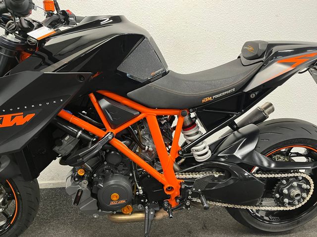 ktm - 1290-super-duke-r