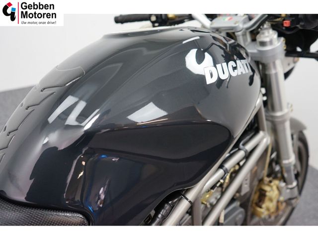 ducati - m-900-monster