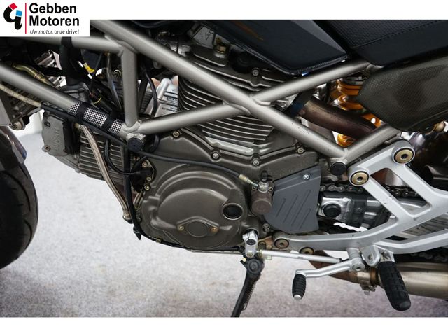 ducati - m-900-monster