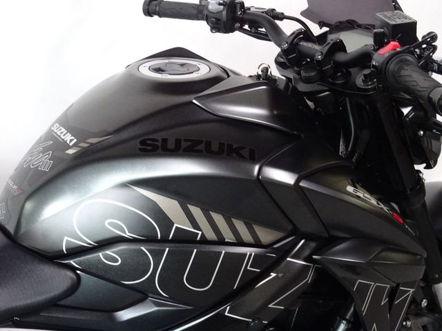 suzuki - gsx-750